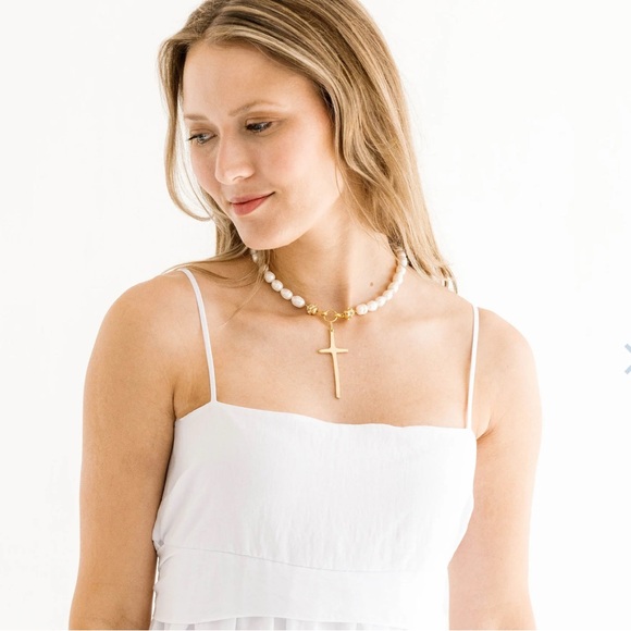 Like New Susan Shaw Tall Cross Pearl Necklace - Picture 8 of 9